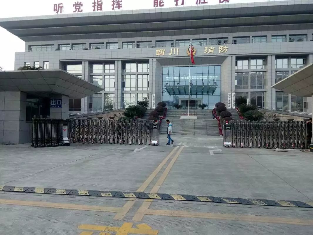 江华县江华县四川消防总队伸缩门